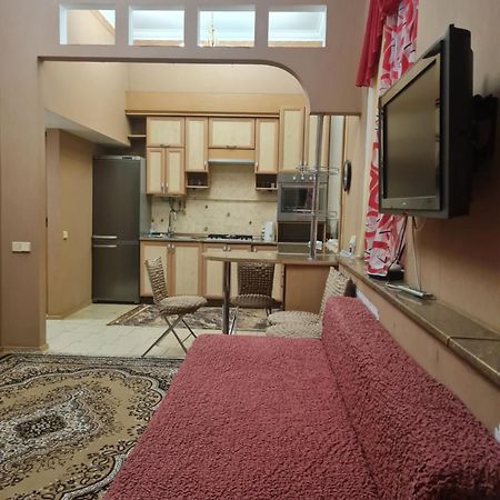 Центр, Євгена Коновальця, 3 Apartment Lutsk Ngoại thất bức ảnh