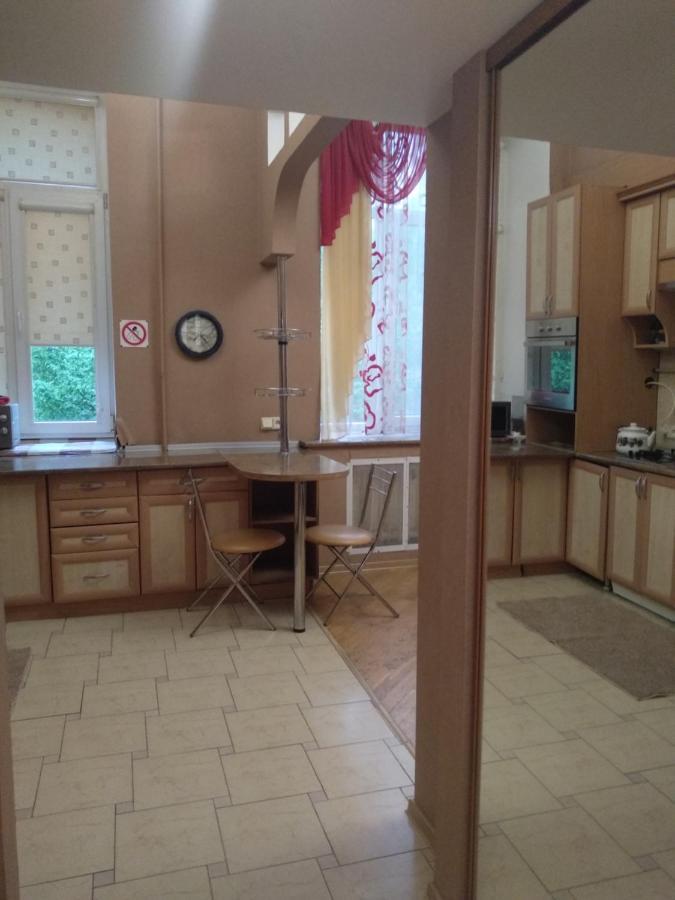Центр, Євгена Коновальця, 3 Apartment Lutsk Ngoại thất bức ảnh