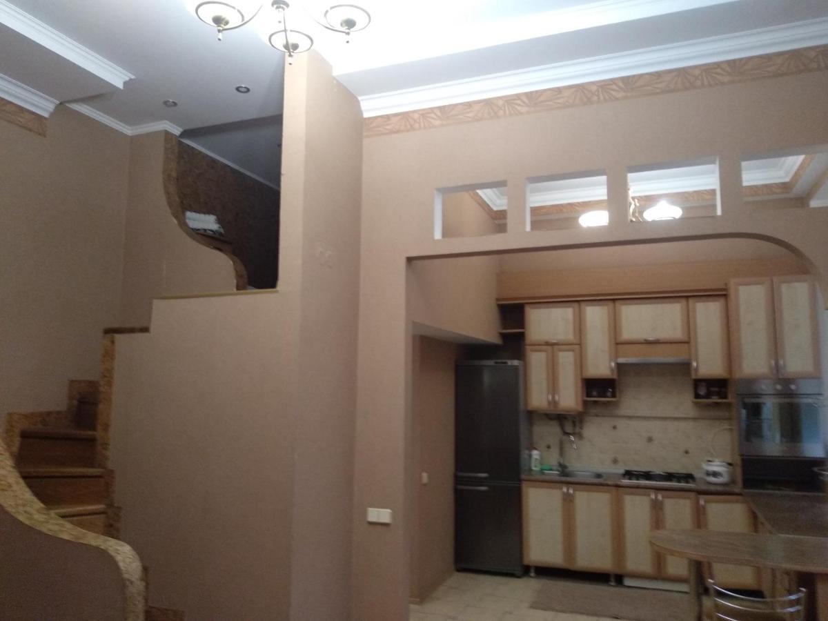 Центр, Євгена Коновальця, 3 Apartment Lutsk Ngoại thất bức ảnh