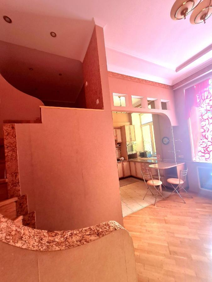 Центр, Євгена Коновальця, 3 Apartment Lutsk Ngoại thất bức ảnh